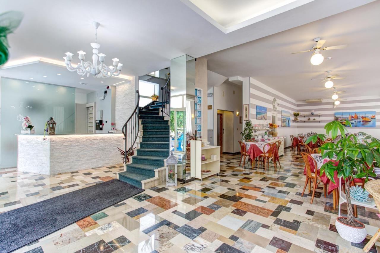 Hotel Puppi Cattolica Buitenkant foto