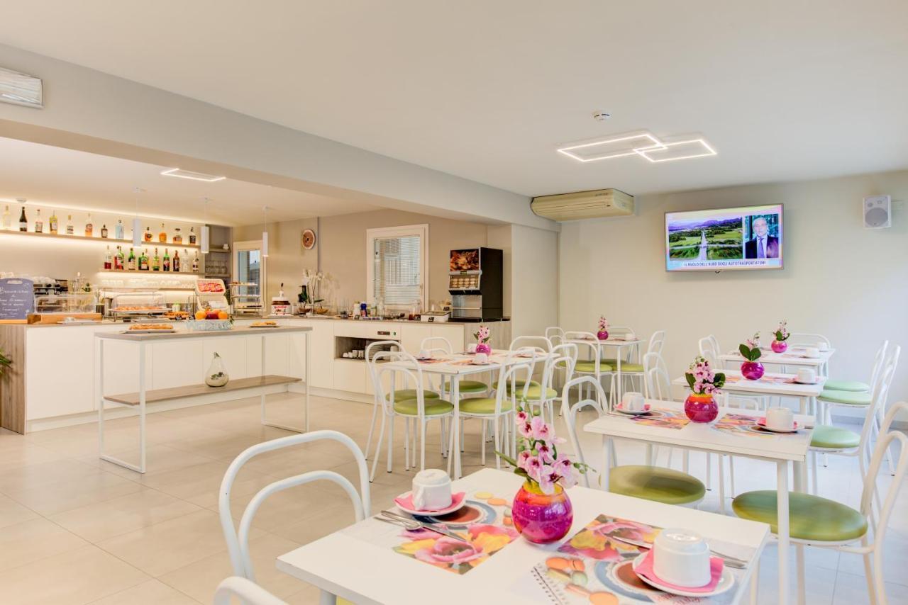 Hotel Puppi Cattolica Buitenkant foto